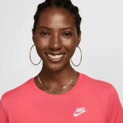Nike Sportswear Club Essentials shirt dames aster pink